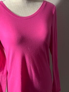 No Boundaries Hot Pink Long Sleeve Scoop Neck Top